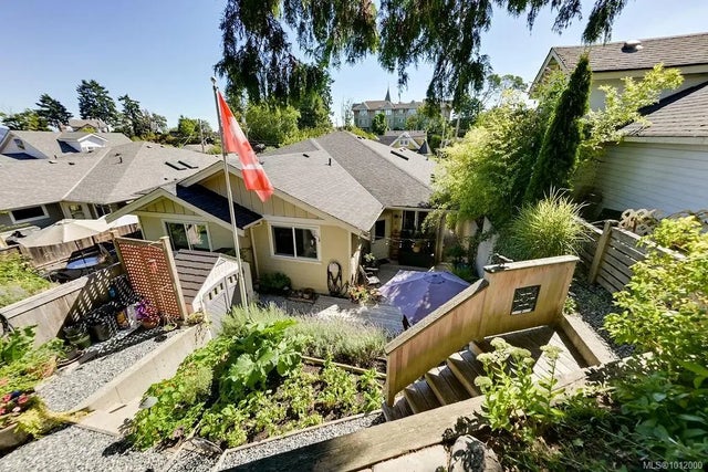 1 of 71 - 9906 Maple St, Chemainus, BC