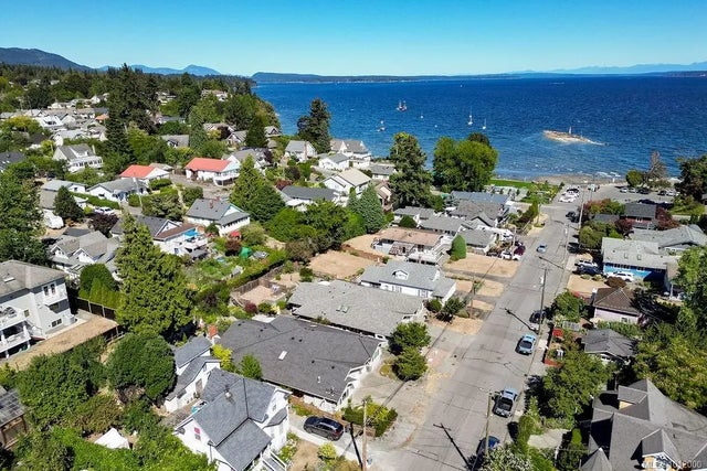 2 of 71 - 9906 Maple St, Chemainus, BC