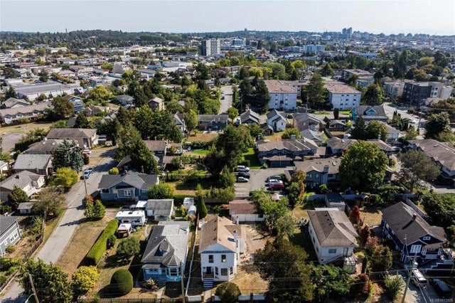 3 of 45 - 3223 Irma St, Saanich, BC