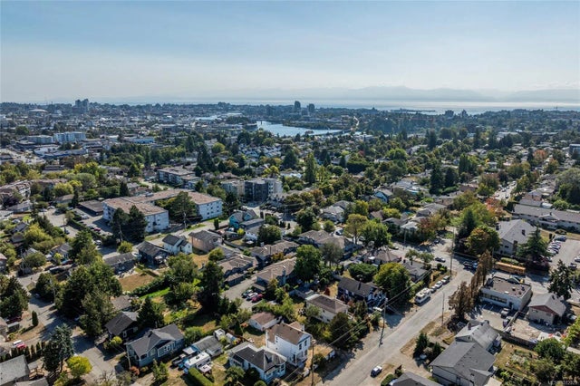 4 of 45 - 3223 Irma St, Saanich, BC