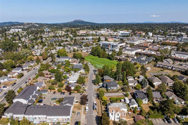 5 of 45 - 3223 Irma St, Saanich, BC