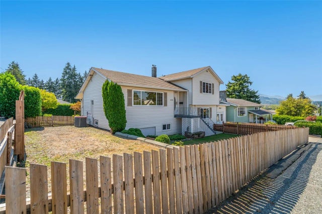 1 of 26 - 4436 Dogwood St, Port Alberni, BC