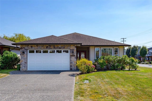 1 of 41 - 2435 Orchard Ave, Sidney, BC