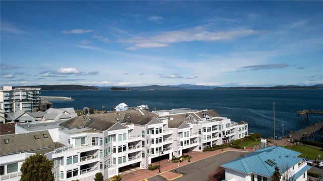 4 of 56 - 2550 Bevan Ave 202, Sidney, BC