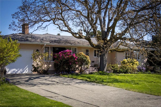 2 of 54 - 2650 Dorset Rd, Oak Bay, BC