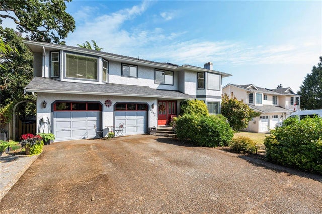 1 of 67 - 1252 Mariposa Ave, Saanich, BC