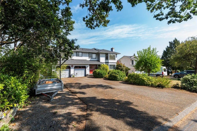 3 of 67 - 1252 Mariposa Ave, Saanich, BC