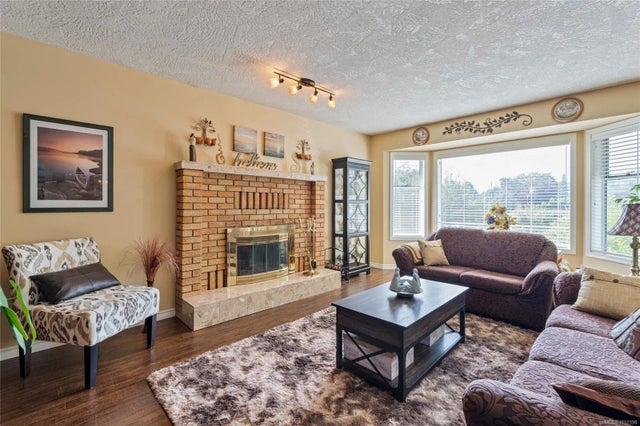 4 of 67 - 1252 Mariposa Ave, Saanich, BC