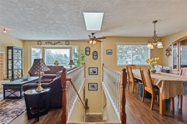 5 of 67 - 1252 Mariposa Ave, Saanich, BC