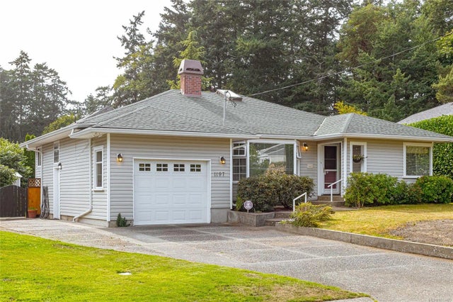 1 of 32 - 1197 Munro St, Esquimalt, BC