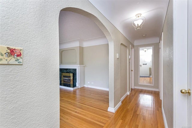 3 of 32 - 1197 Munro St, Esquimalt, BC