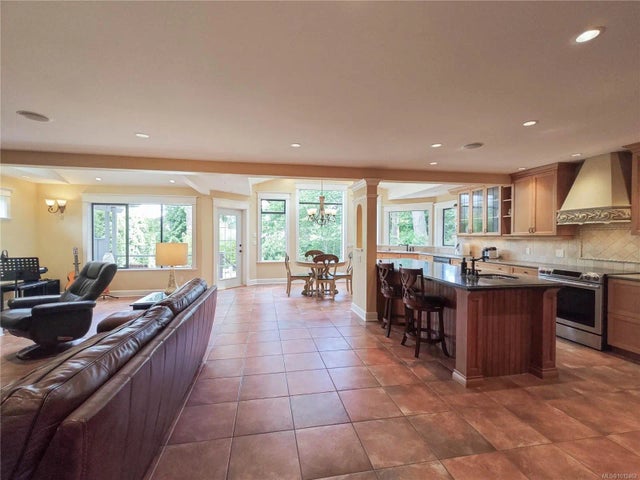 5 of 43 - 4971 Highgate Rd, Saanich, BC