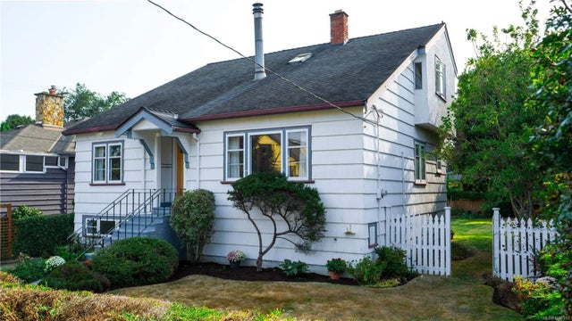2 of 82 - 157 Cambridge St, Victoria, BC