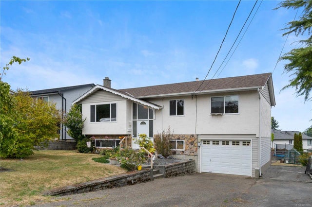 1 of 39 - 558 Weber St, Nanaimo, BC