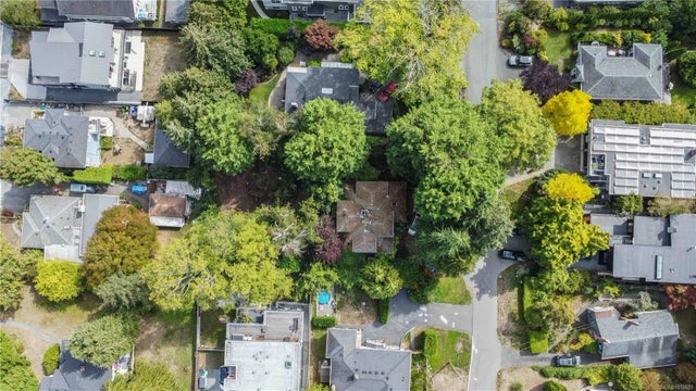 2 of 15 - 2546 Killarney Rd, Saanich, BC