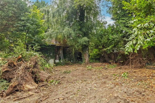 4 of 15 - 2546 Killarney Rd, Saanich, BC