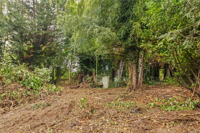 5 of 15 - 2546 Killarney Rd, Saanich, BC