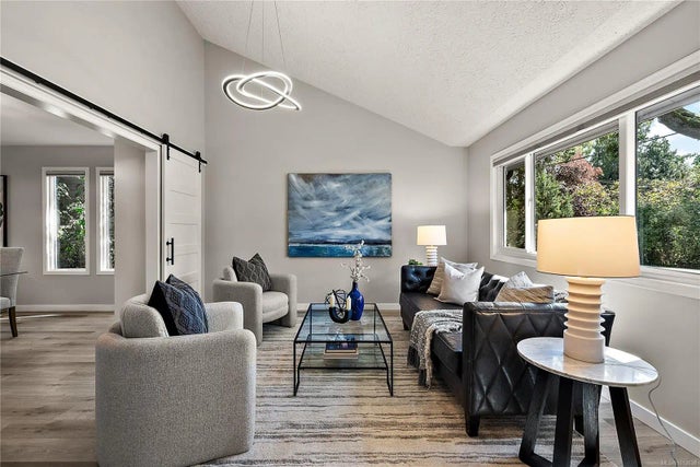 2 of 46 - 970 Jasmine Ave, Saanich, BC