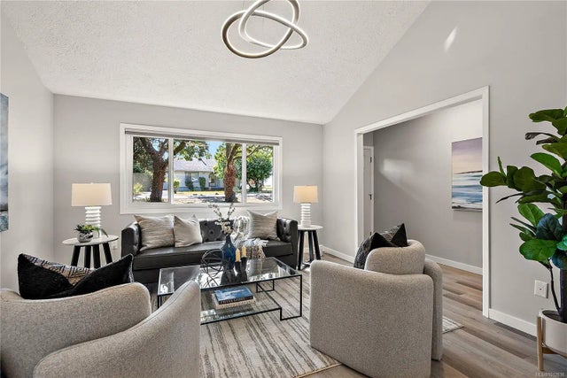 4 of 46 - 970 Jasmine Ave, Saanich, BC