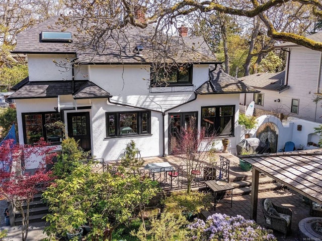 2 of 60 - 1580 Wilmot Pl, Oak Bay, BC