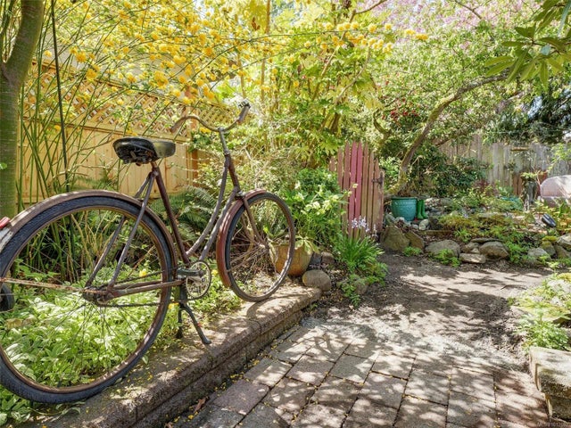 5 of 60 - 1580 Wilmot Pl, Oak Bay, BC