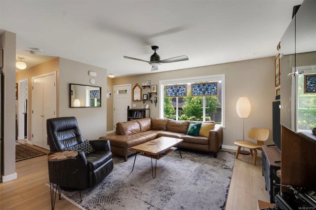 1 of 37 - 1680 Ryan St 5, Victoria, BC