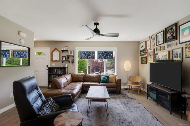 2 of 37 - 1680 Ryan St 5, Victoria, BC