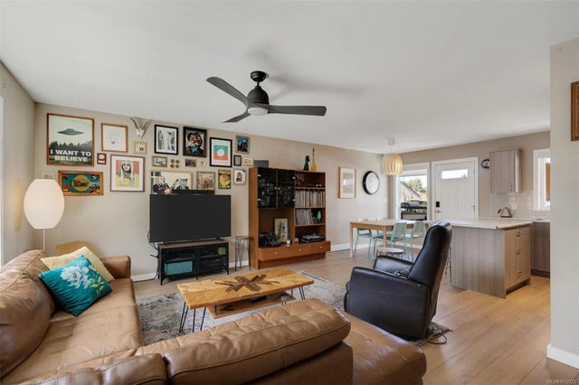 4 of 37 - 1680 Ryan St 5, Victoria, BC
