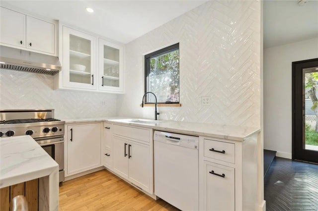 4 of 53 - 325 Linden Ave, Victoria, BC