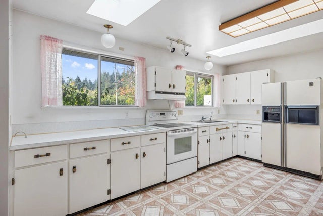 4 of 54 - 3264 Lockwell Rd, Courtenay, BC