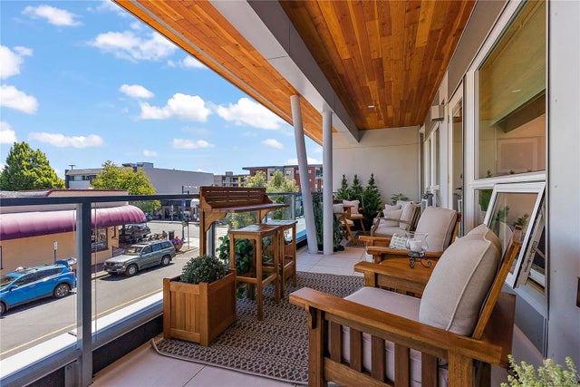 4 of 33 - 9818 Fourth St 202, Sidney, BC