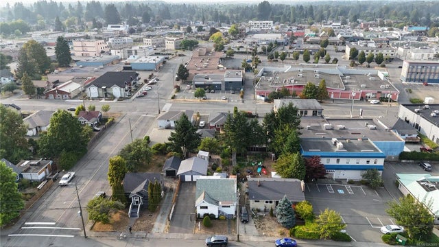 1 of 24 - 379 11th St, Courtenay, BC
