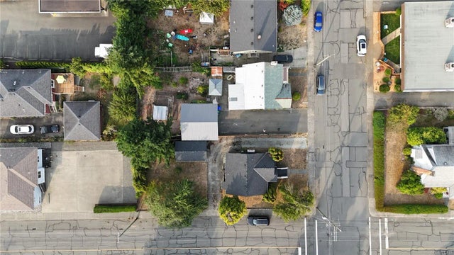 2 of 24 - 379 11th St, Courtenay, BC