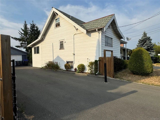 3 of 24 - 379 11th St, Courtenay, BC