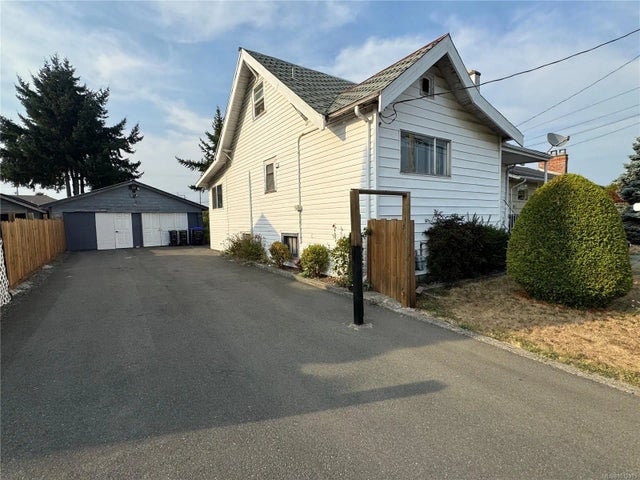 4 of 24 - 379 11th St, Courtenay, BC