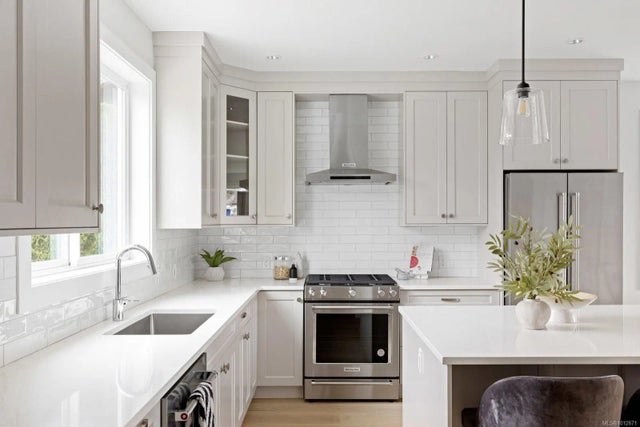 3 of 33 - 2306 Grove Cres, Sidney, BC