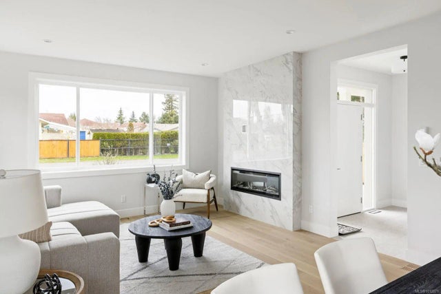 5 of 33 - 2306 Grove Cres, Sidney, BC