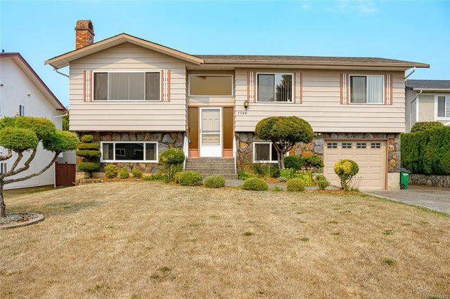 1 of 44 - 1746 Tiffin Pl, Saanich, BC