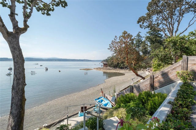 1 of 1 - 10718 Madrona Dr, North Saanich, BC