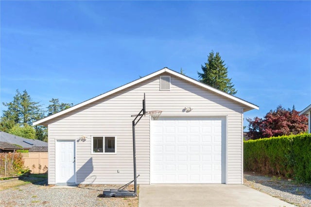 2 of 38 - 587 Hawthorne Rise, Parksville, BC
