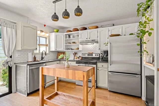 1 of 55 - 1261 14th St, Courtenay, BC