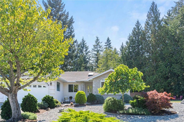 2 of 28 - 590 Hazelwood Pl, Qualicum Beach, BC