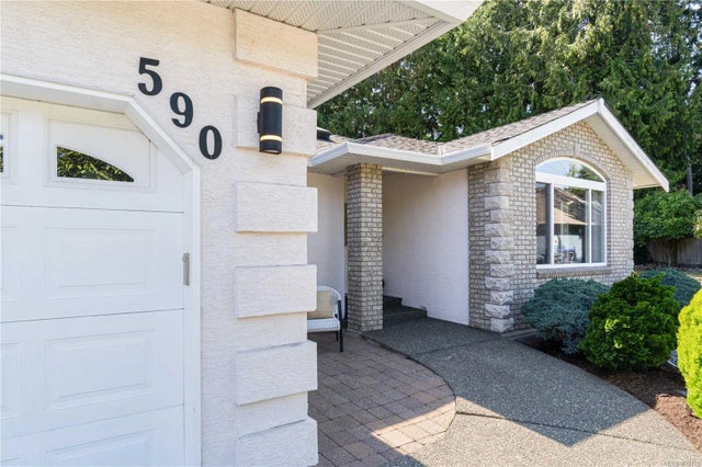 3 of 28 - 590 Hazelwood Pl, Qualicum Beach, BC