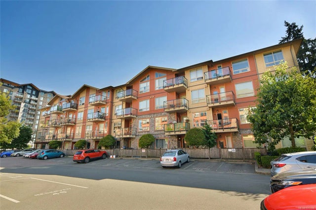 1 of 32 - 825 Goldstream Ave 209, Langford, BC