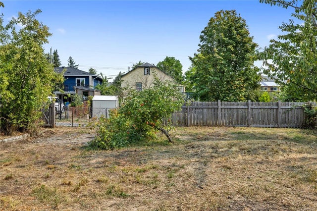 4 of 20 - 128 Craig St, Nanaimo, BC