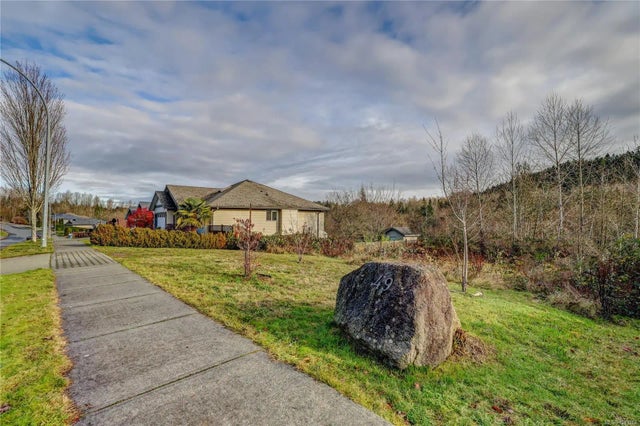 1 of 33 - 49 Ranchview Dr, Nanaimo, BC