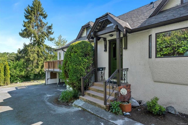 2 of 47 - 1498 Derby Rd, Saanich, BC