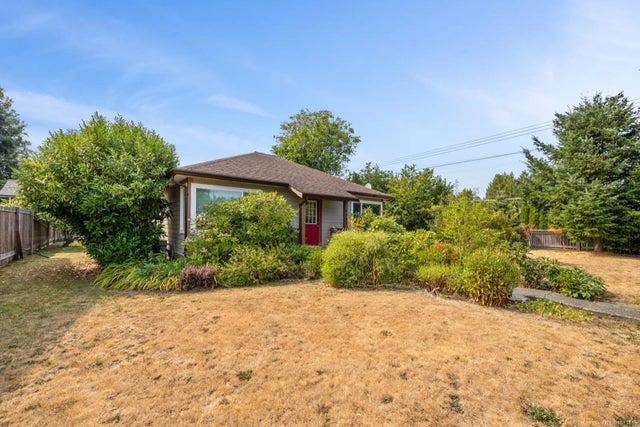 2 of 31 - 1009 Urquhart Ave, Courtenay, BC