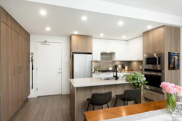 3 of 28 - 960 Reunion Ave 405, Langford, BC