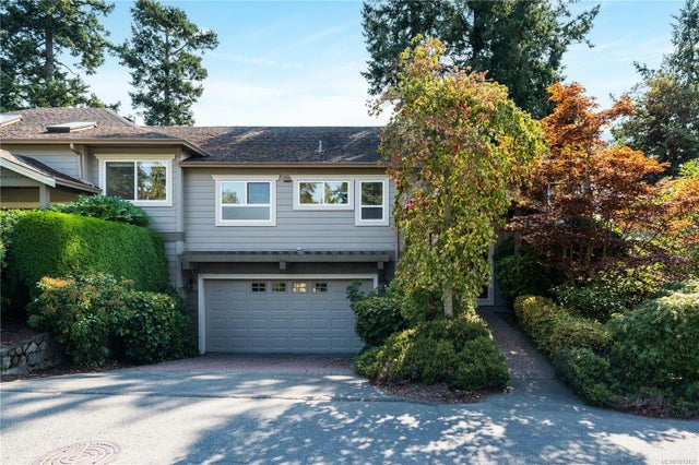 1 of 45 - 118 Aldersmith Pl 58, View Royal, BC